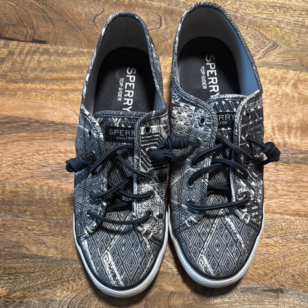 Sperry Women's dark blue and White Sneakers